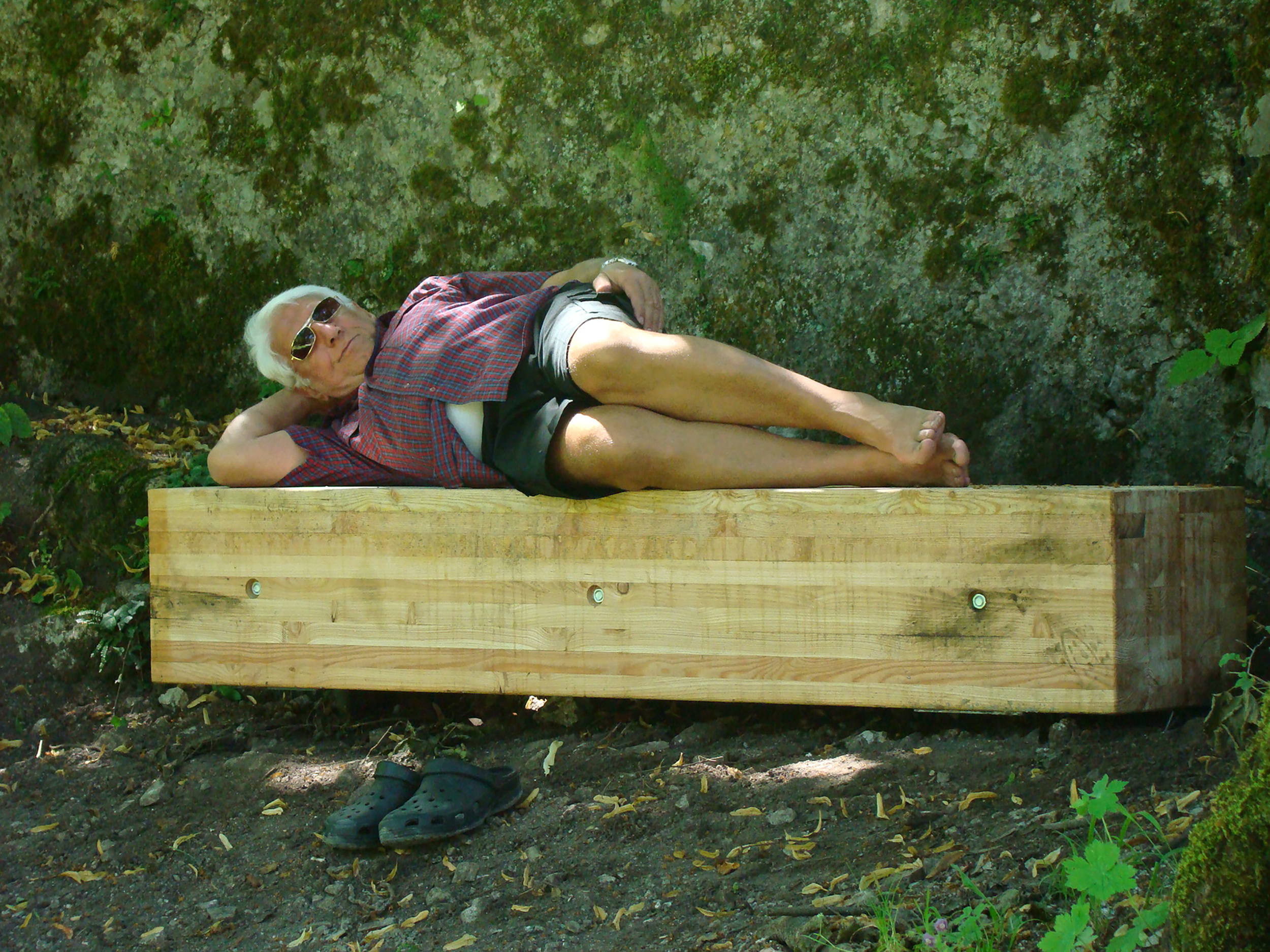 bruto design urbana oprema urban equipement masiven les macesen wood bench klop