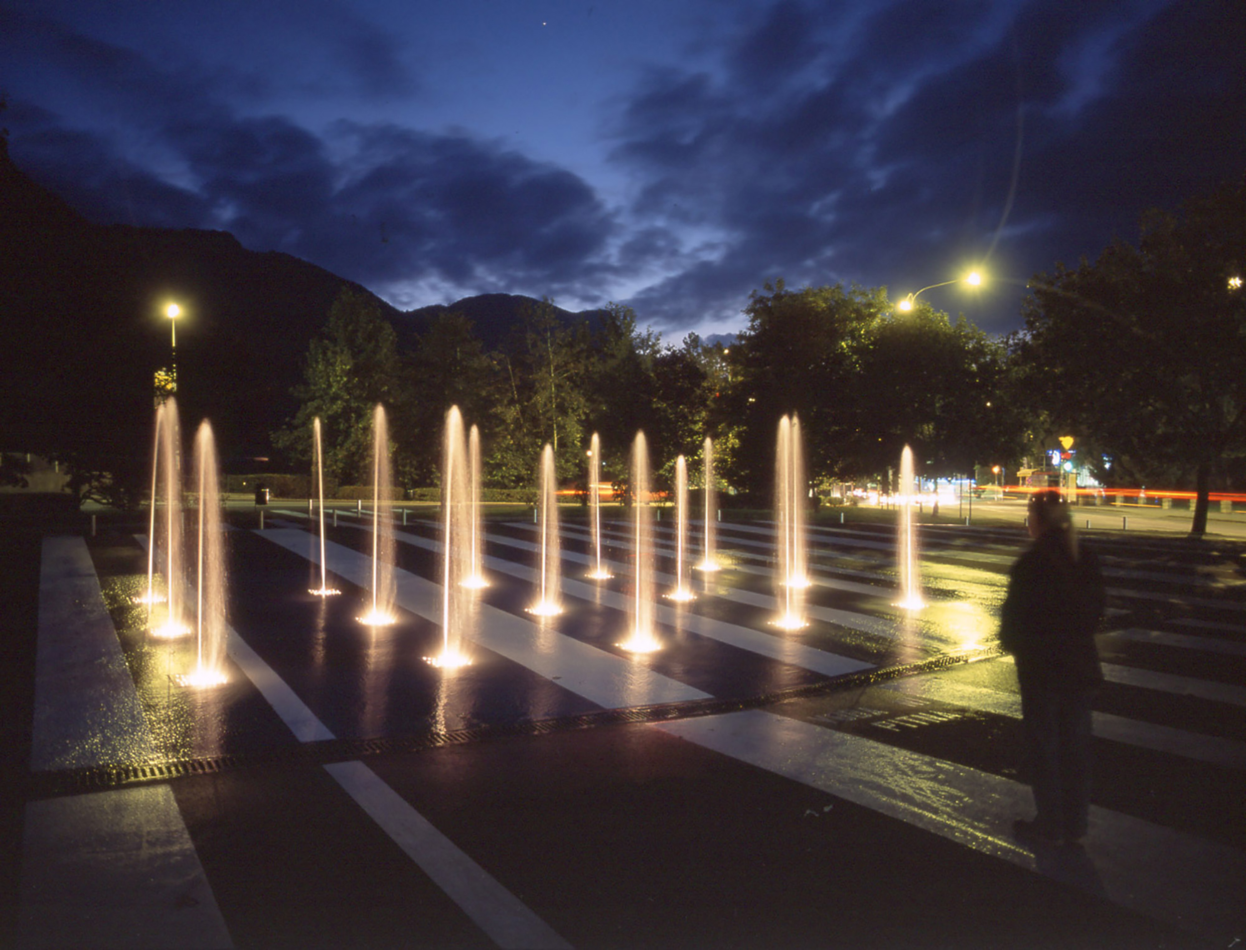 bruto čufarjev trg jesenice square voda fountain fontana