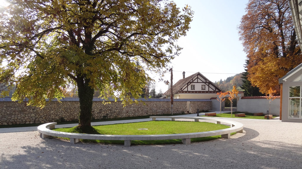 bruto begunje psihiatrična bolnišnica psychiatry hospital katzenstain graščina mansion castle courtyard dvorišče